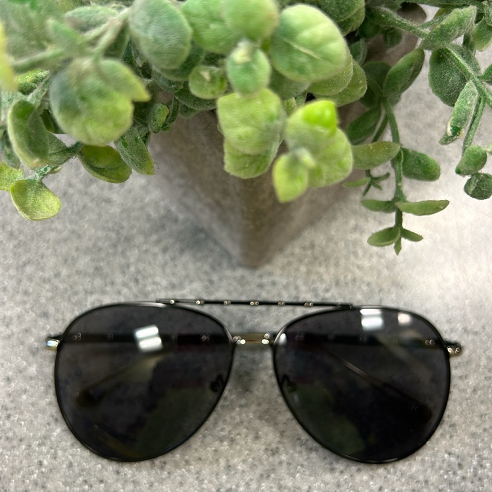 RARE GUCCI Silver & black bamboo frame aviator shape sunglasses with Gucci case